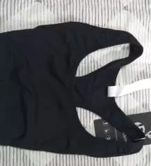 일단 답답함이 없어서 좋았어요 사이즈도 잘맞아서 이뻐요