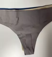 딱 맞는 느낌인데 옆부분이 주름진다고 해야하나 좀 떠요 커서 이런건지 처음 입어봐서