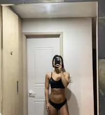 처음에 미듐 구매했는데 생각보다 입다보니 커지는 거 같아서
