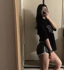 완전 쫀쫀하구 사이즈는 다른 팬츠들보다 짧아서 한치수 크게 시켰는데 그래도 딱 맞아