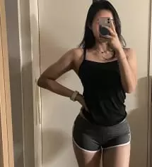 완전 쫀쫀하구 사이즈는 다른 팬츠들보다 짧아서 한치수 크게 시켰는데 그래도 딱 맞아