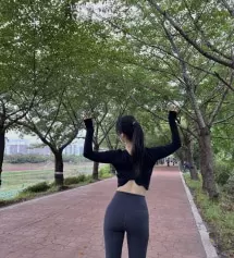 이렇게 편한 티팬티 처음 입어봐요,,, 티도 하나도 안나고 쪼이고 낑기는게 없어서 만족