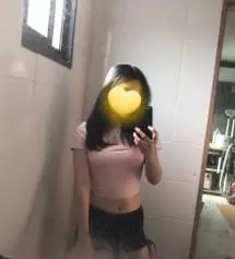 예뻐요 근데 리볼이 너무 빨이풀어짐 무난하고 폴댄스할때는 편해녕