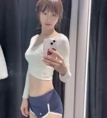 제품 너무 좋은데 제가 엉덩살이 많아서 사이즈가 좀 작네요 s로 했음 좋았을거 같아요