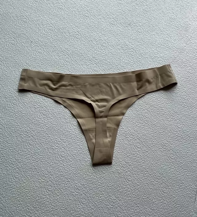 이너 팬티는 s입었는데 딱이네요.. 무봉제로 되어있고, 팬티라인 전혀보이지 않아요. 굿