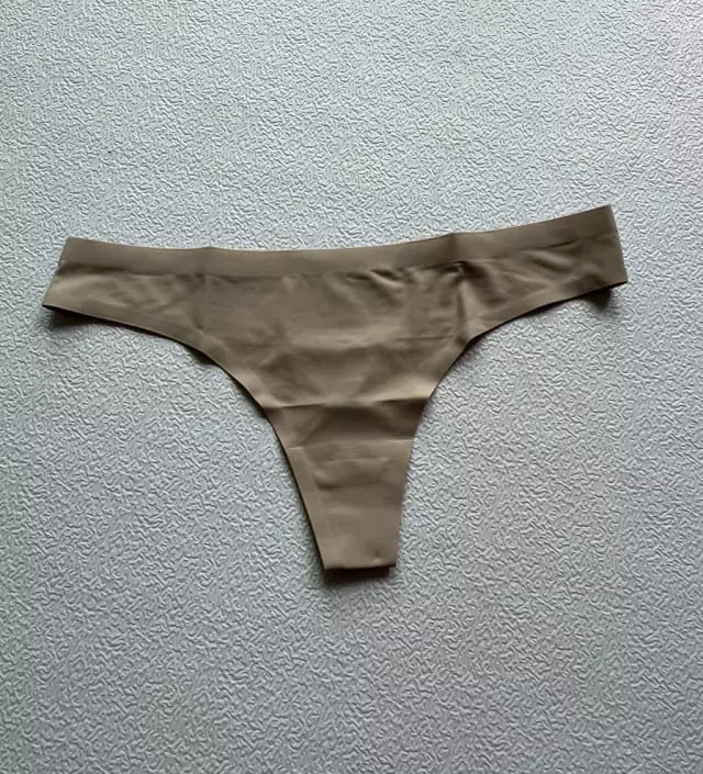 이너 팬티는 s입었는데 딱이네요.. 무봉제로 되어있고, 팬티라인 전혀보이지 않아요. 굿