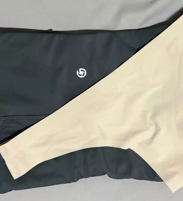 운동할때 팬티라인신경이 많이쓰이는데 이건 라인도없고 
