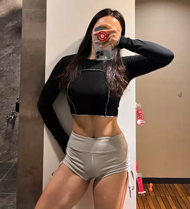 숏레깅스 넘 입어보고 싶었는데 그동안 자신이 없어서
