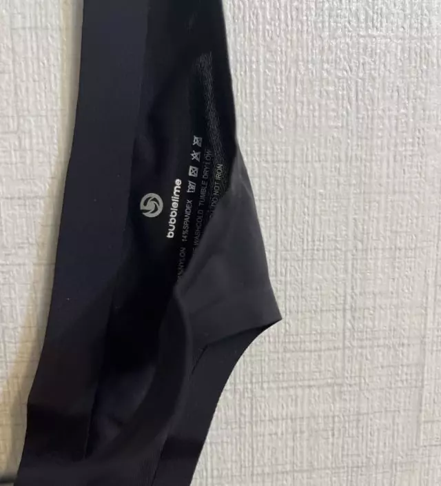 너무너무 맘에듭니다 운동할때 아쥬 유용하게입구있어요 짱짱해서 넘 좋아요