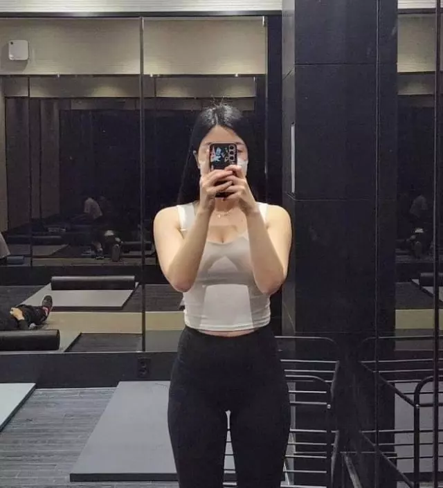 레깅스 위로 팬티라인으로 엉덩이살 주름지는 게 너무 신경쓰여 티팬티 착용하는데 너무