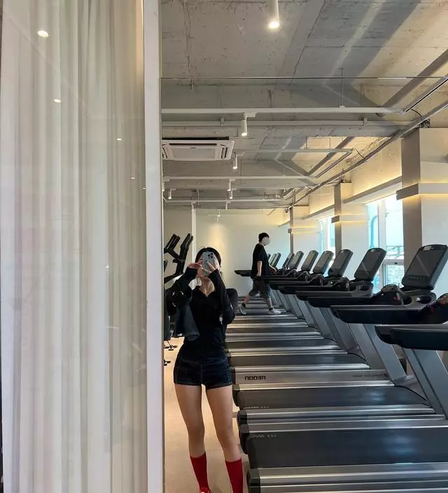 항상 레깅스 입을 때 팬티라인 티가 너무 나서 신경쓰였는데 자국 하나도 안 보이고 편