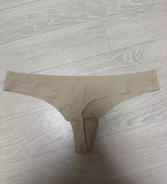 [네이버 스마트스토어 리뷰] 사이즈를 잘못 선택한건지 레깅스를 입어도 라인이 다 보이고 벌써 늘어난 듯 하네요ㅠ