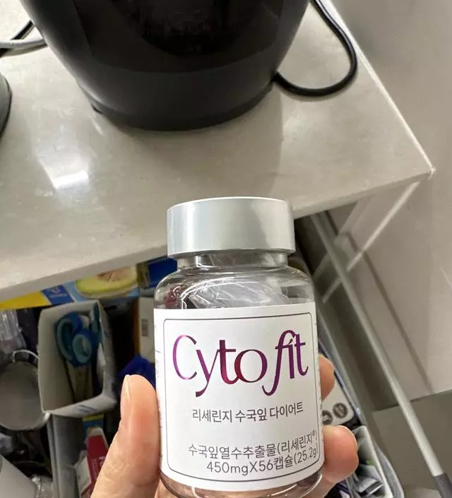 [네이버 스마트스토어 리뷰] 먹고있는데 아직효과는 모르겠어요 ~
