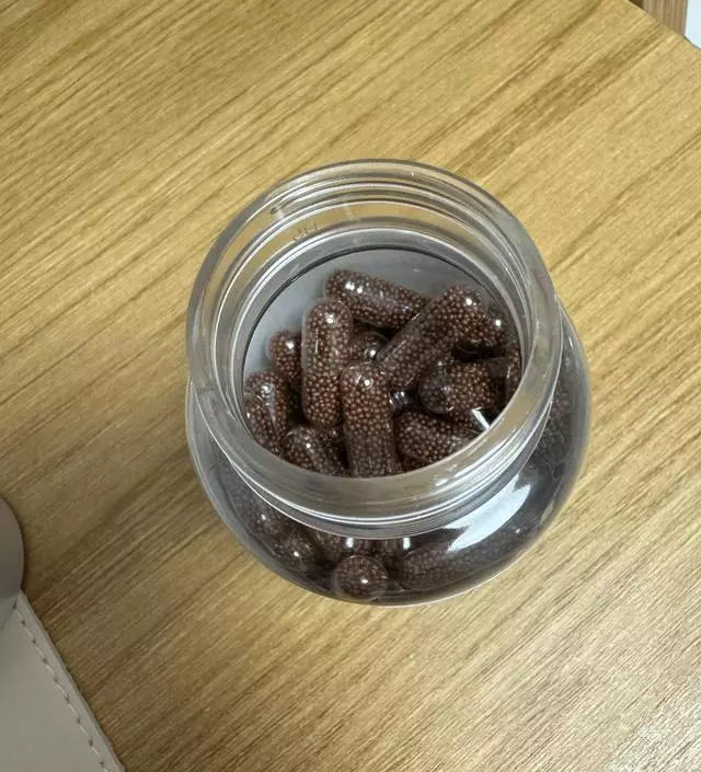 [네이버 스마트스토어 리뷰] 알약이 딱딱하거나 크지 않아서 삼키는 느낌이 나쁘지 않고, 오히려 알약임에도 불구하