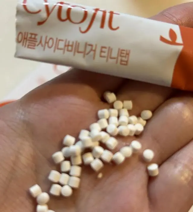 애사비 액상으로 먹기 부담됐는데 너무 간편하게 입에 털어넣으면 돼서 대만족이랍니다