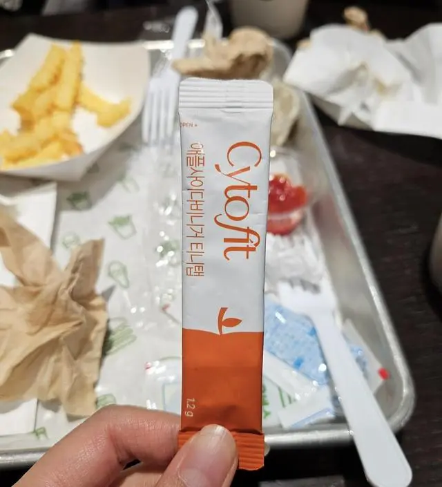 씹어먹는 애사비라 신기해서 사봄 먹기편하고 들고다니기도 편함 할인 좀 해주면 좋겠음