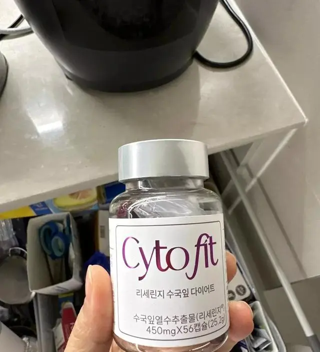 [네이버 스마트스토어 리뷰] 먹고있는데 아직효과는 모르겠어요 ~
