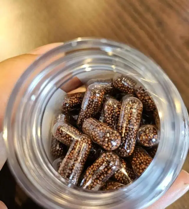 먹기 편하고 성분도 괜찮은 것 같아요 꾸준히 먹으면 효과 있을 것 같은데 피부도 좀 좋