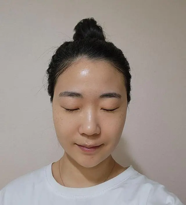 5일간 매일 사용했는데 물광효과와 피부톤 개선은 금방 일시적으로 확 좋아졌어요! 한달