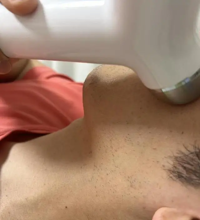 저는 물광케어 집중적으로 쓰고 남편은 모공케어로 해요. 남편도 관리받는 느낌이라 좋