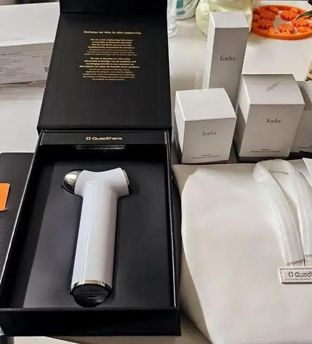 2주년 결혼기념일 선물로 사줬는데 아내가 갖고싶어했던 미용기기 받았다고. 엄청 감동