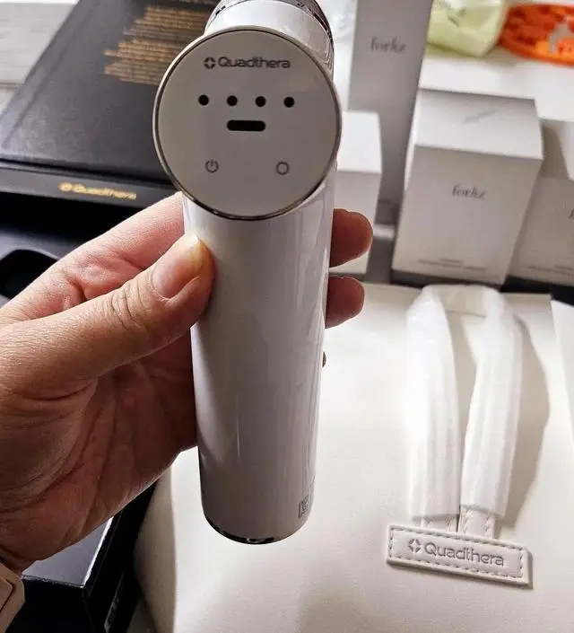 2주년 결혼기념일 선물로 사줬는데 아내가 갖고싶어했던 미용기기 받았다고. 엄청 감동