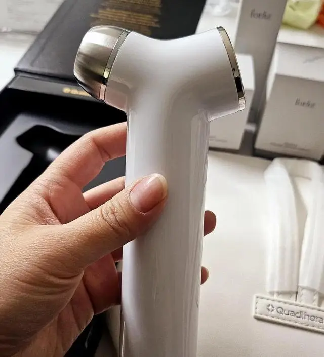 2주년 결혼기념일 선물로 사줬는데 아내가 갖고싶어했던 미용기기 받았다고. 엄청 감동