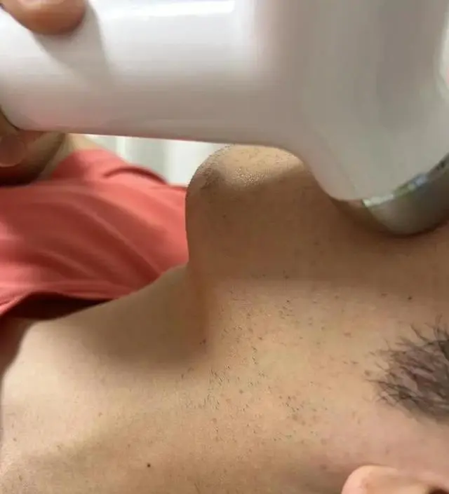 저는 물광케어 집중적으로 쓰고 남편은 모공케어로 해요. 남편도 관리받는 느낌이라 좋