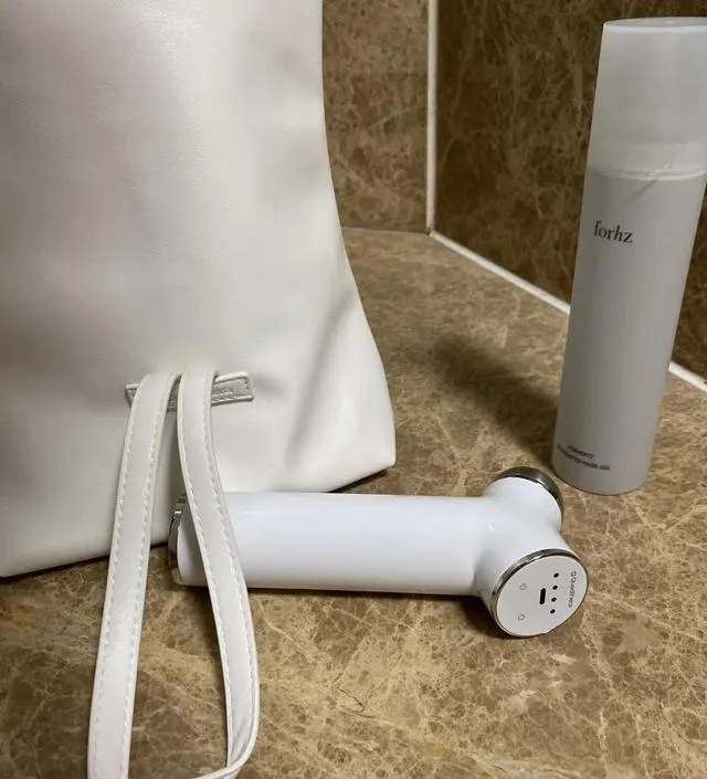 사용할수록 확실히 잡티랑 모공이 개선되는 느낌이 있어요 가격대가 부담되긴하지만 이