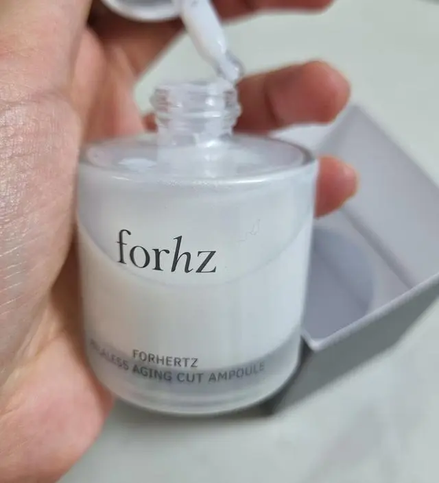아침 저녁으로 스킨케어에서 발랐는데 흡수도 빠르고 산뜻하게 잘 바를 수 있어서 비교