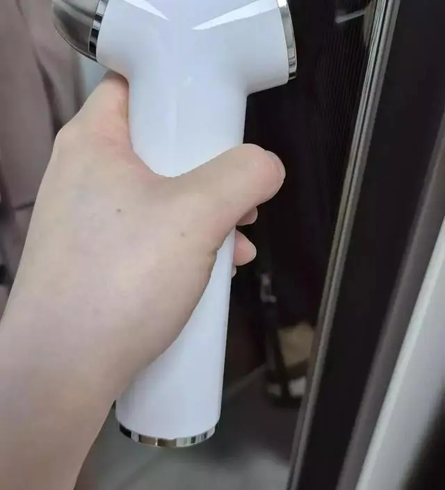 [네이버 스마트스토어 리뷰] 홍조가 살짝 나아진 정도. 드라마틱한 효과는 아닙니다. 모드1로 썻다가 피부 뒤집어진