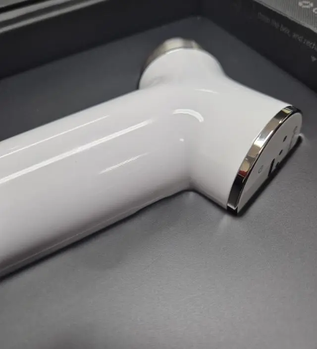 뷰티디바이스를 고르고 고르다 일년전 부터 눈여겨 봤던 기기를 구입하게 되었어요.

