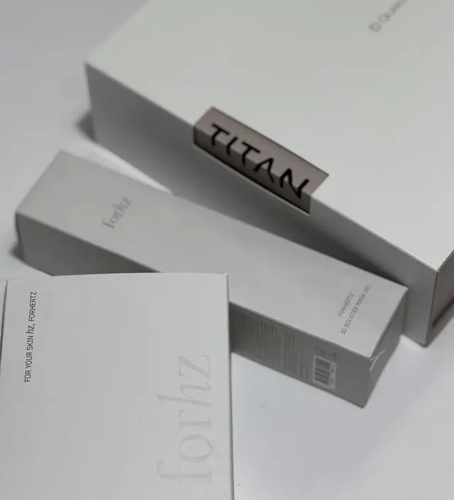 일단 너무너무 예쁘구요 ㅠㅠㅠㅠ 한 3일정도 꾸준히 돌렸는데 피부광이랑 모공이 확실