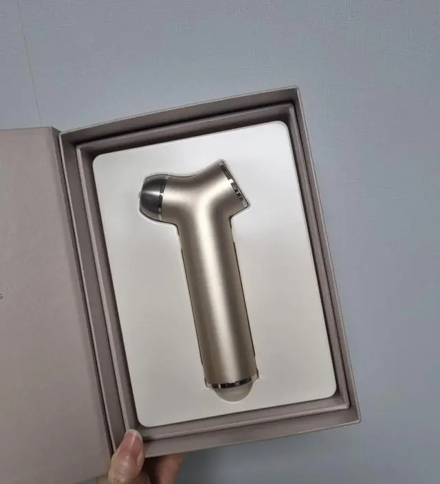 저번부터 계속 눈여겨 봤었는데 신제품은 참지 못하고 구매 해버렸어요~ 꾸준히 써보고