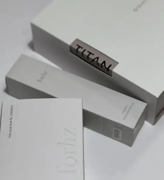 일단 너무너무 예쁘구요 ㅠㅠㅠㅠ 한 3일정도 꾸준히 돌렸는데 피부광이랑 모공이 확실