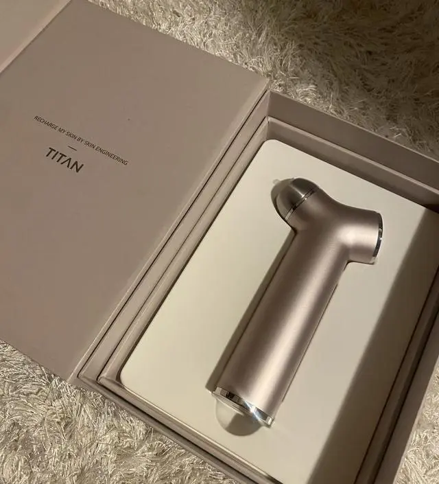 매일매일 사용중인데 얼굴에 광이돌아요. 이것저것 모드 번갈아가면서 써 보고 있고 우