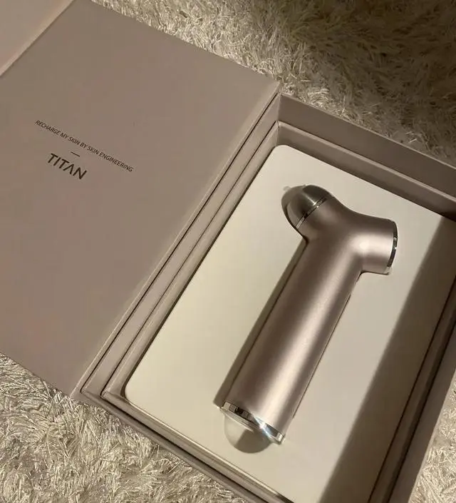 매일매일 사용중인데 얼굴에 광이돌아요. 이것저것 모드 번갈아가면서 써 보고 있고 우