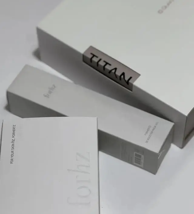 일단 너무너무 예쁘구요 ㅠㅠㅠㅠ 한 3일정도 꾸준히 돌렸는데 피부광이랑 모공이 확실