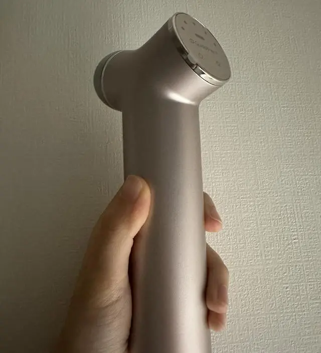 일주일정도 사용했는데 피부가 맑아진게 느껴져요. 혹시나 무게가 무거울까봐 걱정했는