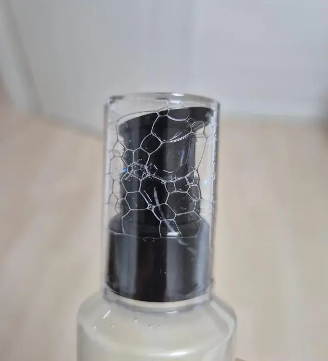 거품 쫀쫀하고 세정력 좋은데 용량이 너무 적고 사용 후 뚜껑 닫아놓으면 거품이 생겨요