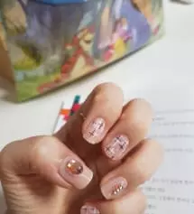고급지네요 손톱강화시키면쉬고난후에 한 네일이요😊