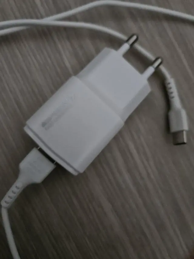 충전기를 분실했는지 안보여서 다른충전기를 사용했더니 충