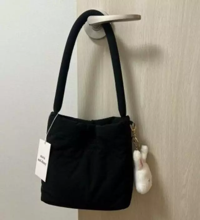 mucu and ebony ♥ Near Padding Bag /追跡付 Near Padding Bag _ Cream - MUCU AND EBONY